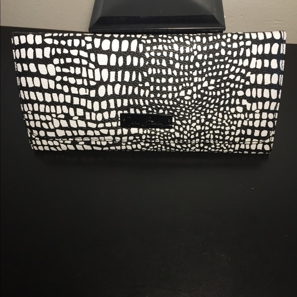 Vera Bradley Handbags - VERA BRADLEY TRIFOLD WALLET